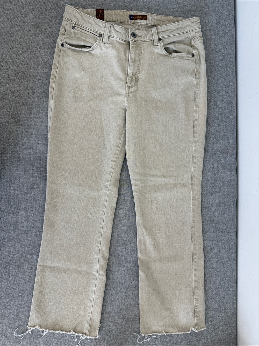 Aura Cropped Straight-Leg Jeans in Light Beige